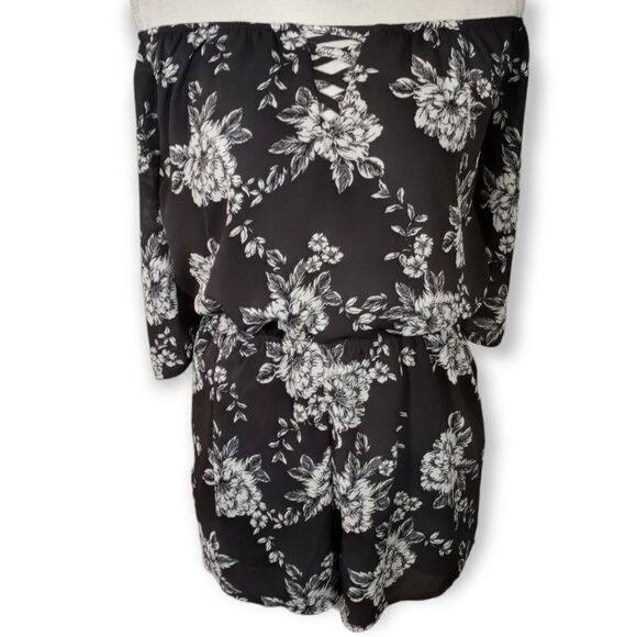 ACTIVE USA BLACK & WHITE FLORAL OFF-THE-SHOULDER ROMPER SZ.L EUC - Picture 1 of 8